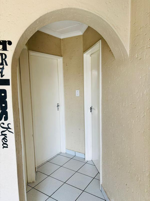 To Let 2 Bedroom Property for Rent in Bromhof Gauteng
