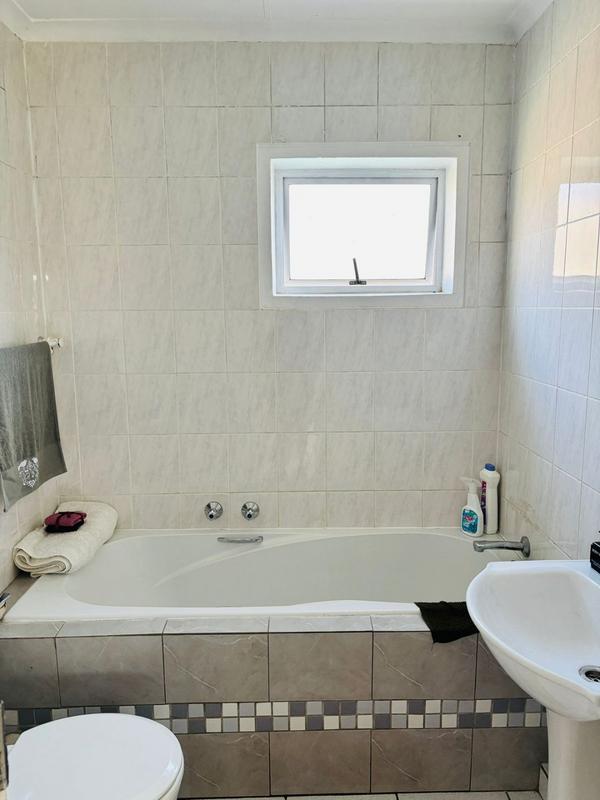 To Let 2 Bedroom Property for Rent in Bromhof Gauteng