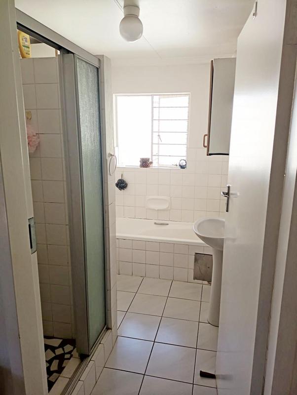 2 Bedroom Property for Sale in Sonneglans Gauteng
