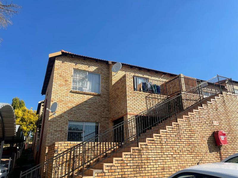 To Let 2 Bedroom Property for Rent in Little Falls Gauteng