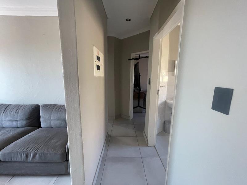 To Let 2 Bedroom Property for Rent in Little Falls Gauteng
