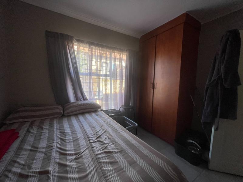 To Let 2 Bedroom Property for Rent in Little Falls Gauteng