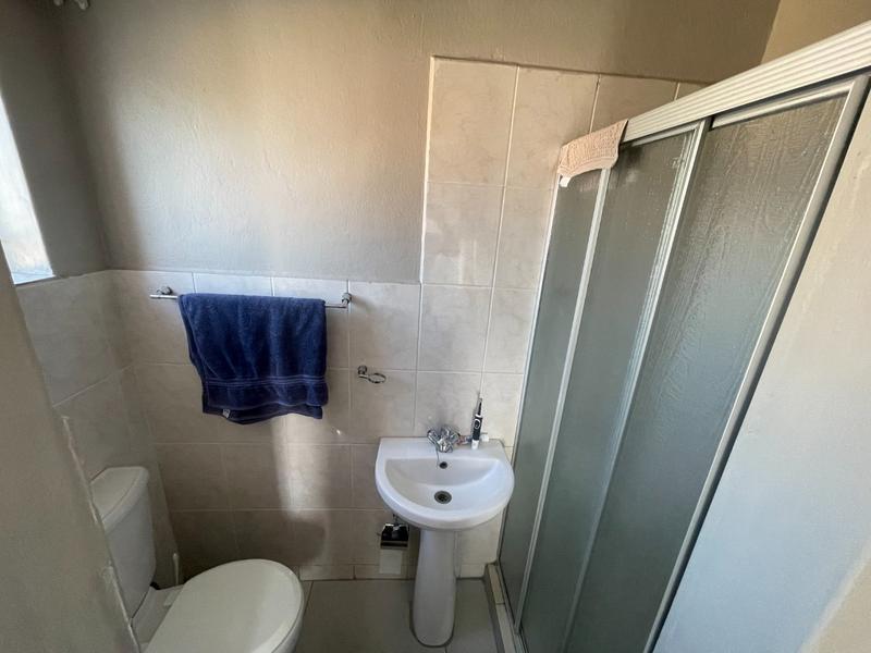 To Let 2 Bedroom Property for Rent in Little Falls Gauteng