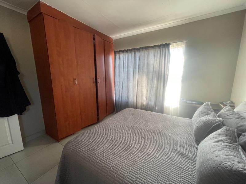 To Let 2 Bedroom Property for Rent in Little Falls Gauteng
