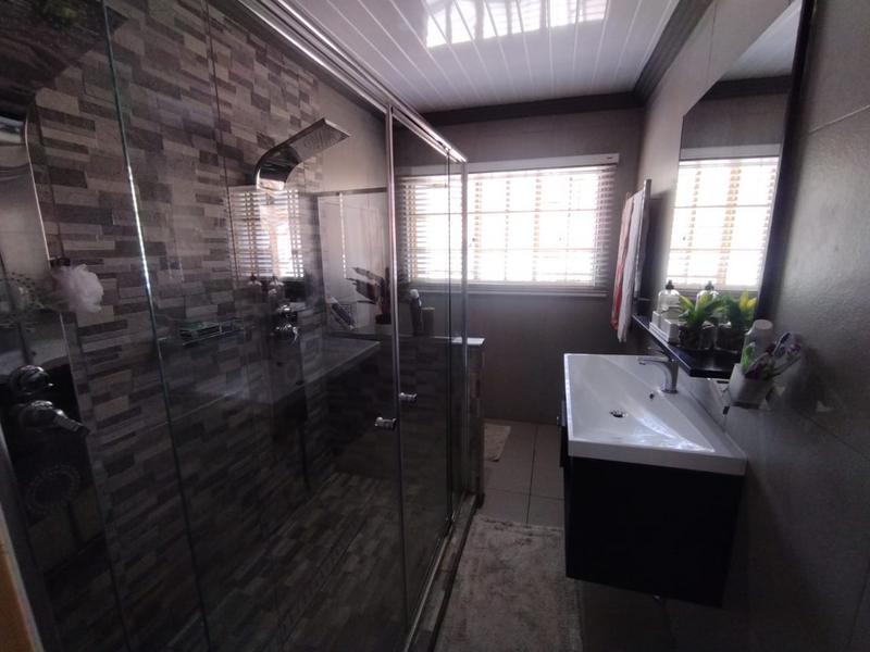3 Bedroom Property for Sale in Garsfontein Gauteng