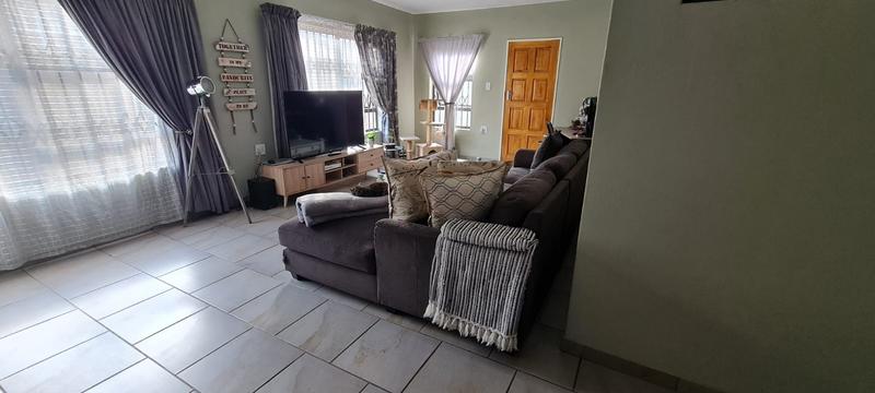 To Let 3 Bedroom Property for Rent in Strubenvale Gauteng