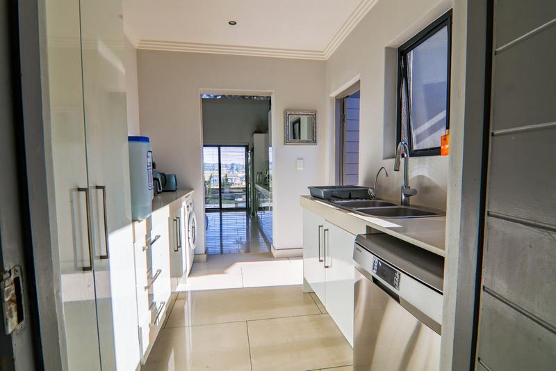 To Let 3 Bedroom Property for Rent in Copperleaf Estate Gauteng