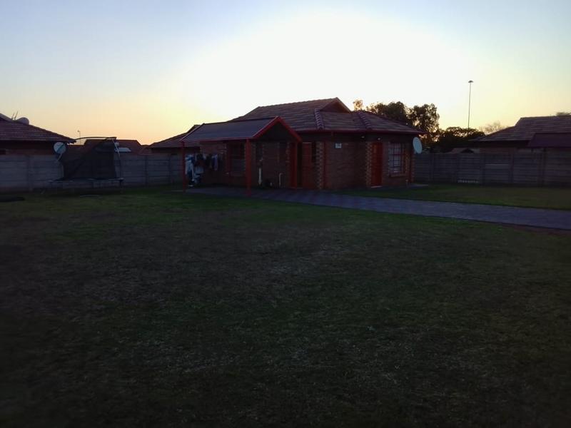 3 Bedroom Property for Sale in Clayville Gauteng