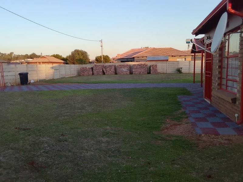 3 Bedroom Property for Sale in Clayville Gauteng