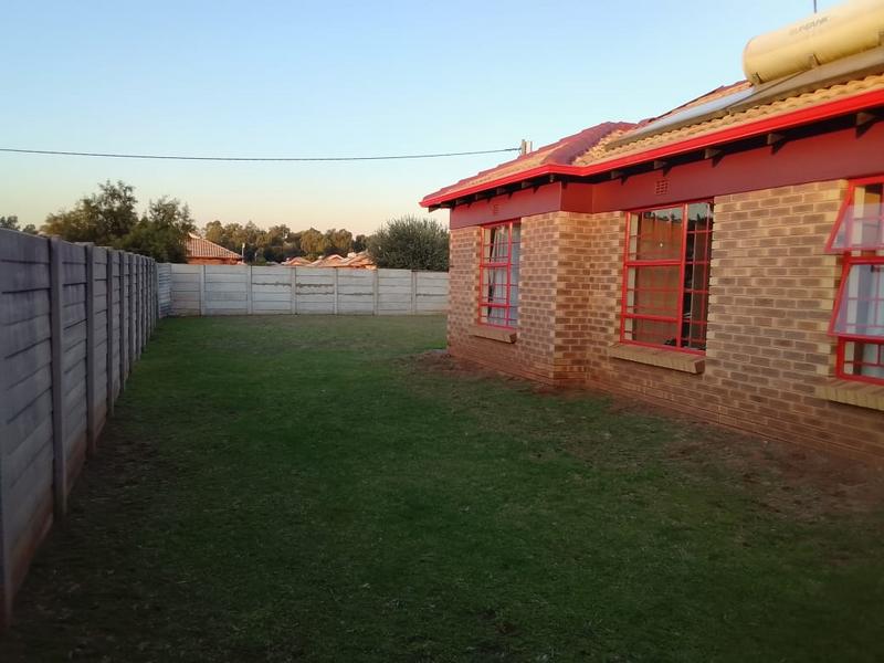 3 Bedroom Property for Sale in Clayville Gauteng