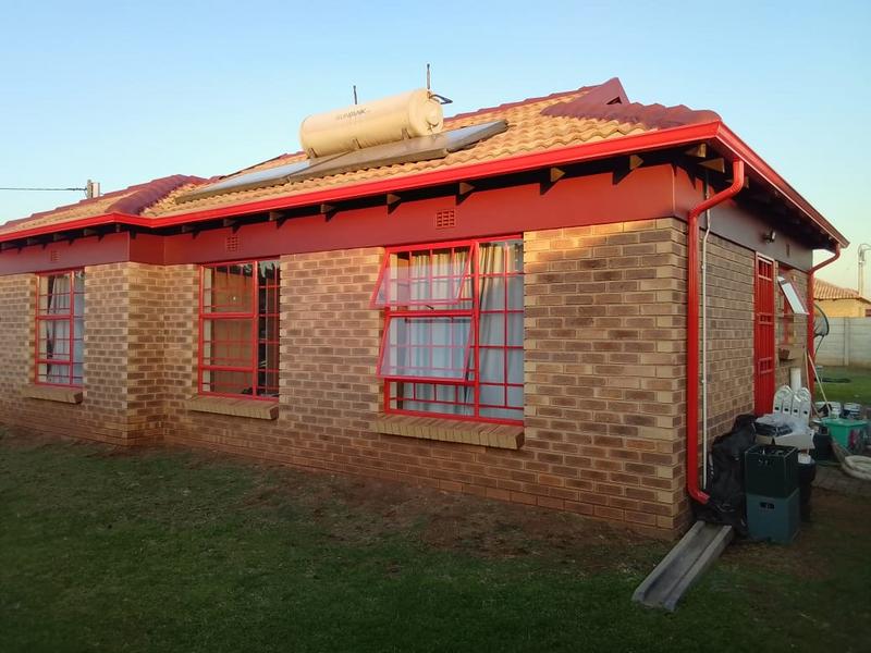3 Bedroom Property for Sale in Clayville Gauteng