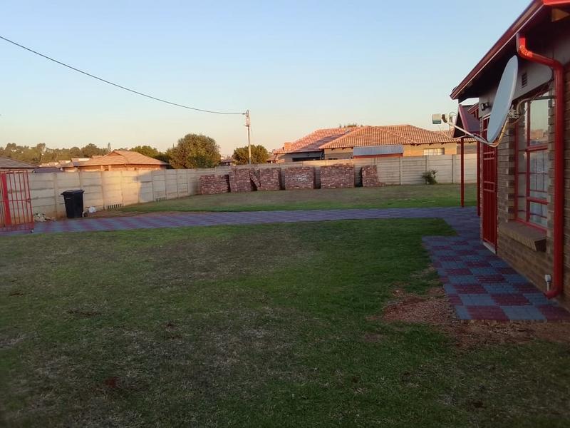 3 Bedroom Property for Sale in Clayville Gauteng