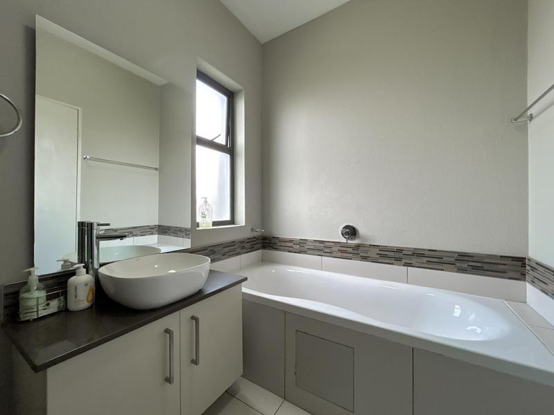 To Let 2 Bedroom Property for Rent in Bryanston Gauteng