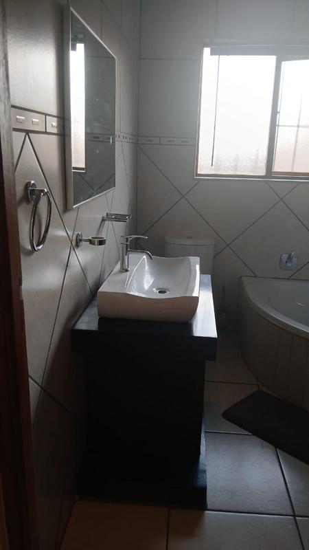 3 Bedroom Property for Sale in Greenhills Gauteng