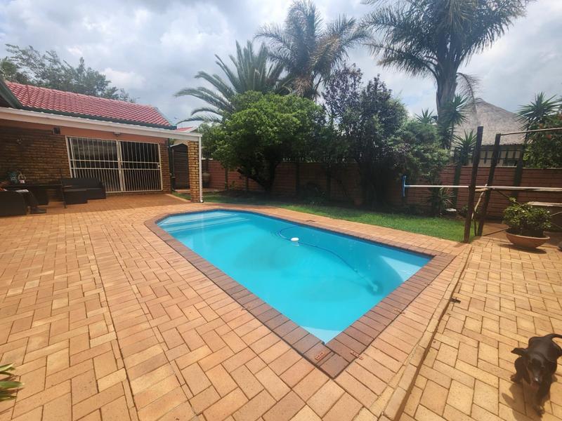 3 Bedroom Property for Sale in Helikonpark Gauteng