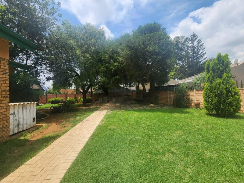3 Bedroom Property for Sale in Helikonpark Gauteng