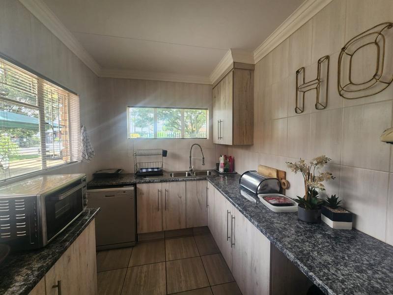 3 Bedroom Property for Sale in Helikonpark Gauteng