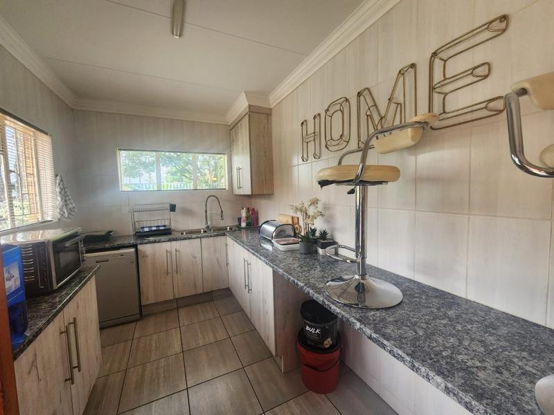 3 Bedroom Property for Sale in Helikonpark Gauteng