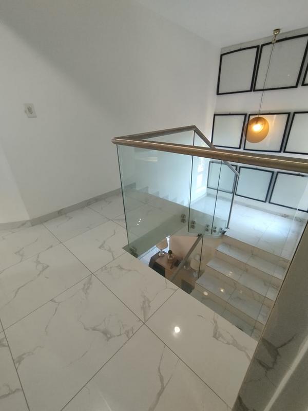 To Let 5 Bedroom Property for Rent in Hurlingham Gauteng