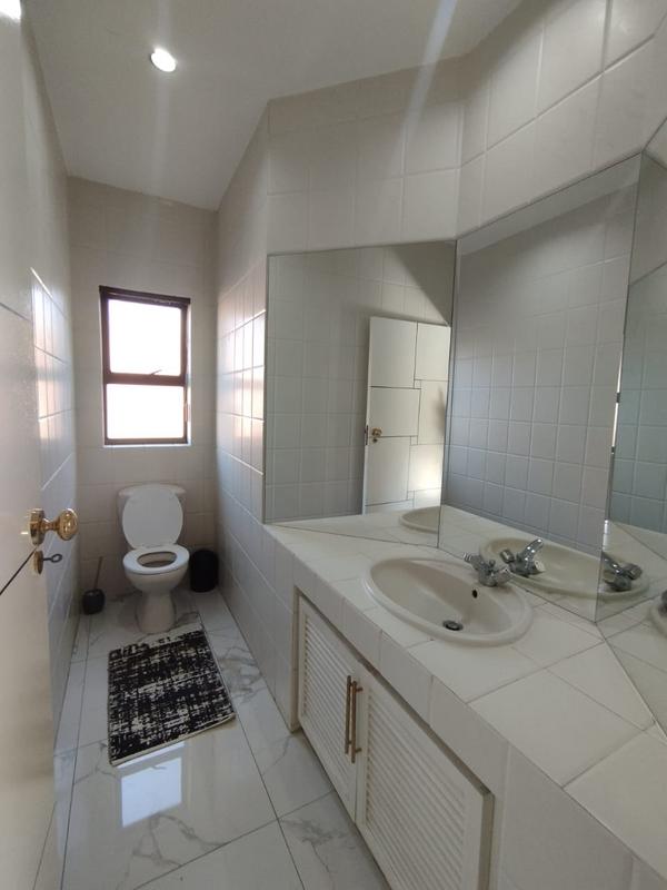 To Let 5 Bedroom Property for Rent in Hurlingham Gauteng
