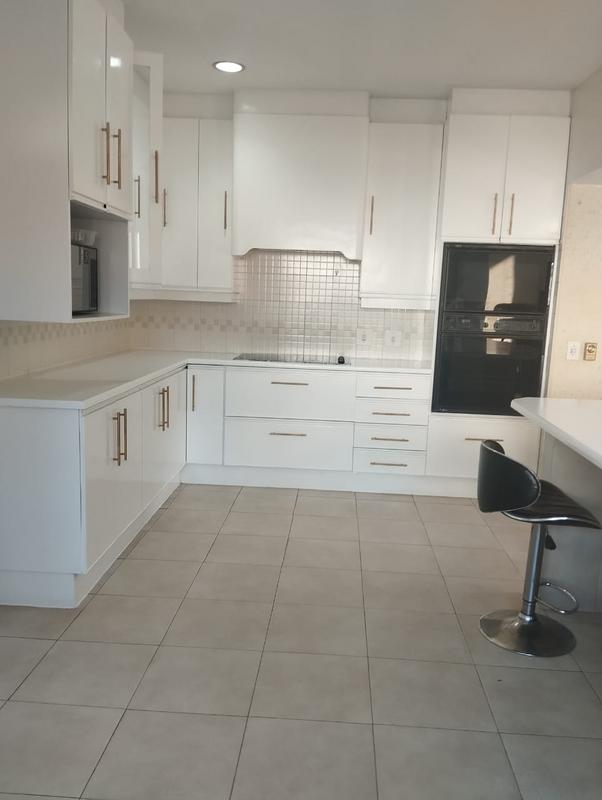 To Let 5 Bedroom Property for Rent in Hurlingham Gauteng