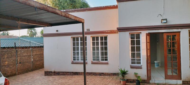 9 Bedroom Property for Sale in Weltevreden Park Gauteng