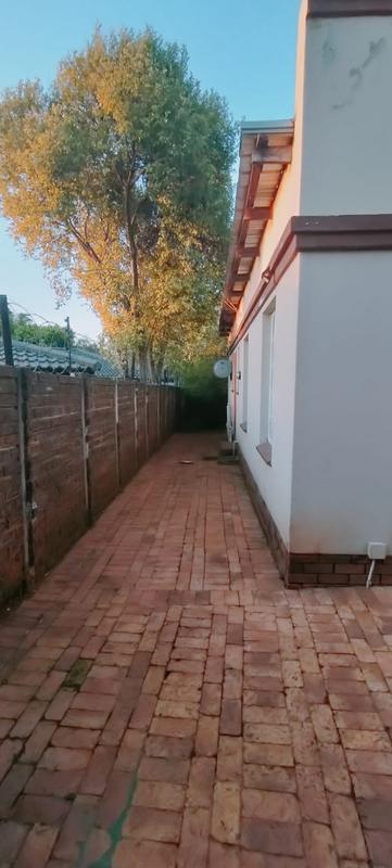 9 Bedroom Property for Sale in Weltevreden Park Gauteng