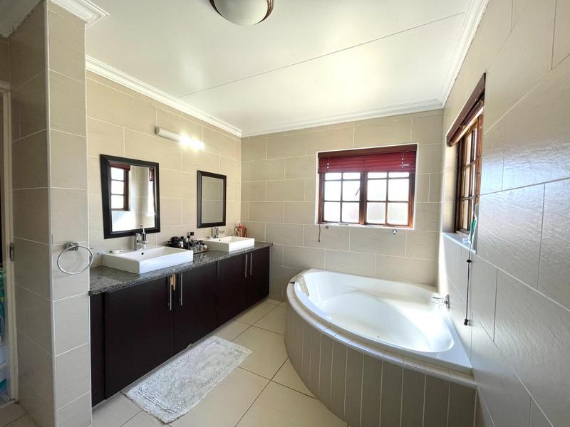 3 Bedroom Property for Sale in Noordwyk Gauteng
