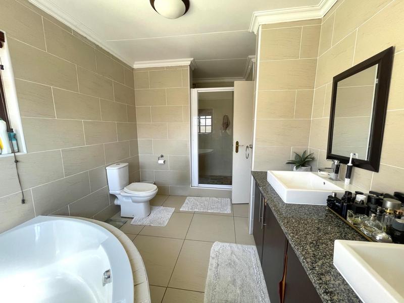 3 Bedroom Property for Sale in Noordwyk Gauteng