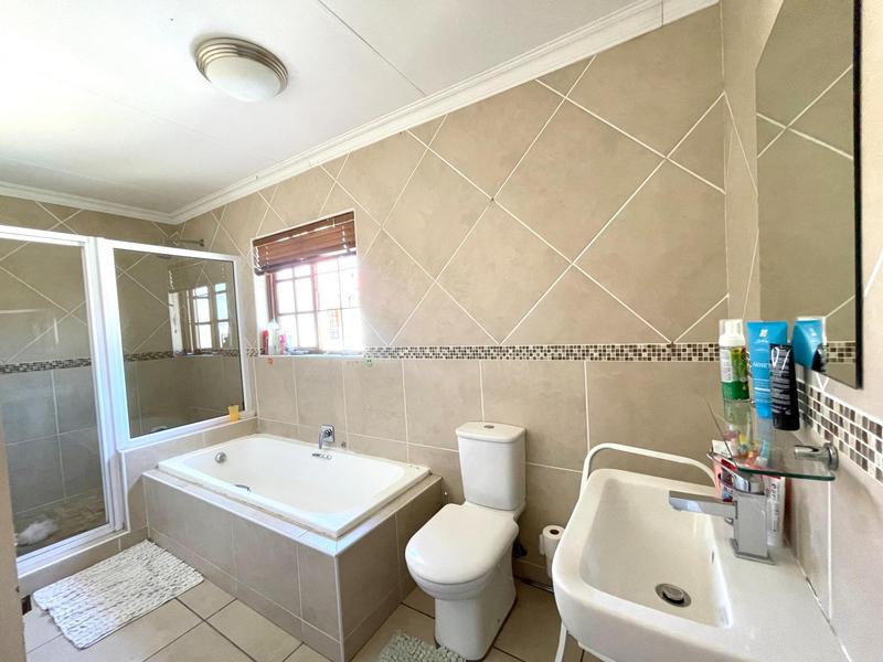 3 Bedroom Property for Sale in Noordwyk Gauteng