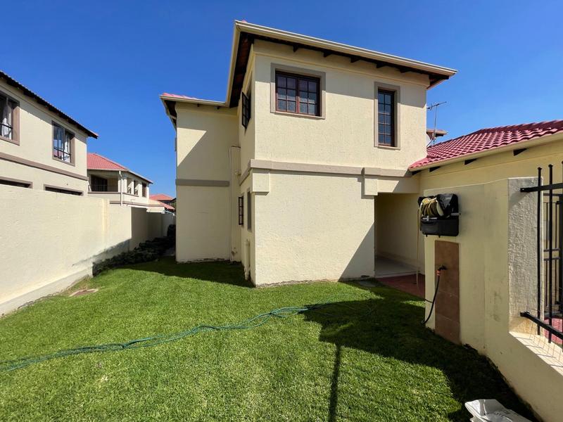 3 Bedroom Property for Sale in Noordwyk Gauteng