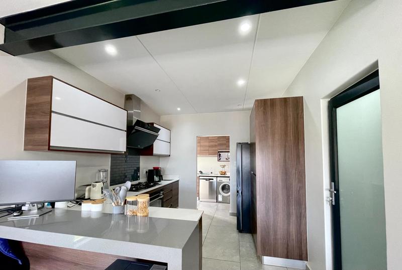 3 Bedroom Property for Sale in Crowthorne Gauteng