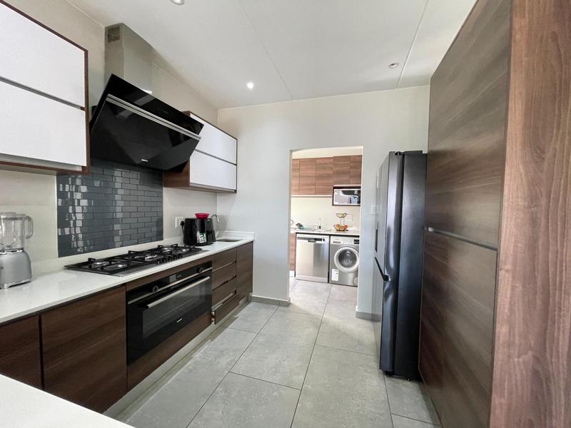 3 Bedroom Property for Sale in Crowthorne Gauteng