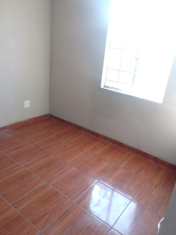 To Let 2 Bedroom Property for Rent in Fleurhof Gauteng