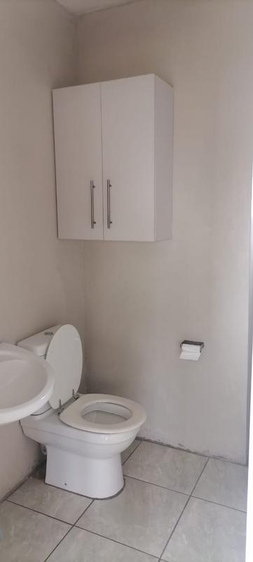 To Let 2 Bedroom Property for Rent in Fleurhof Gauteng
