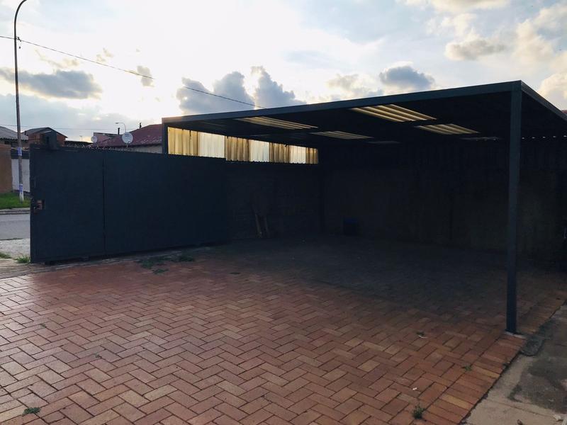 5 Bedroom Property for Sale in Diepkloof Gauteng