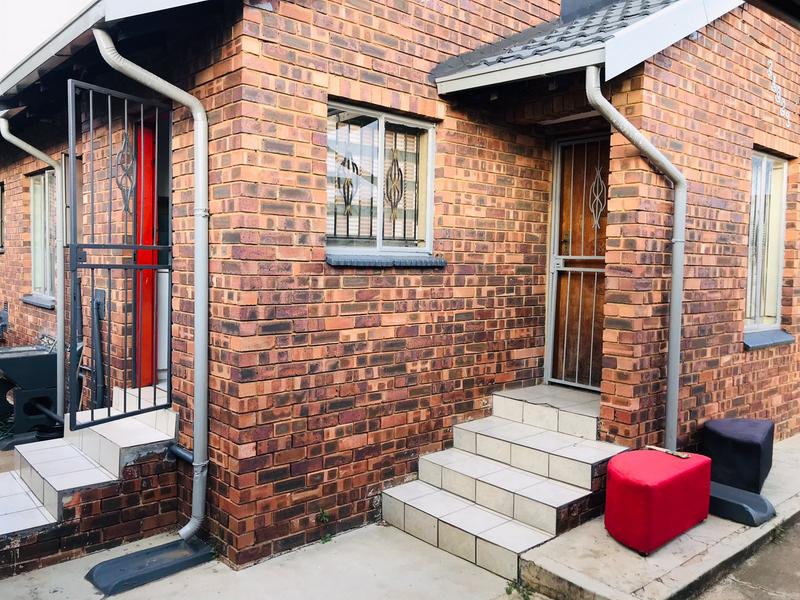 5 Bedroom Property for Sale in Diepkloof Gauteng