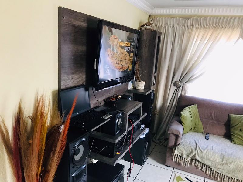 5 Bedroom Property for Sale in Diepkloof Gauteng