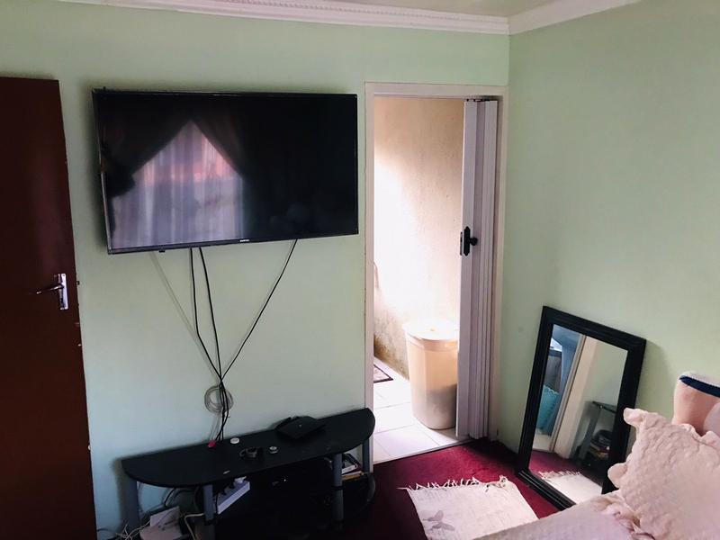 5 Bedroom Property for Sale in Diepkloof Gauteng