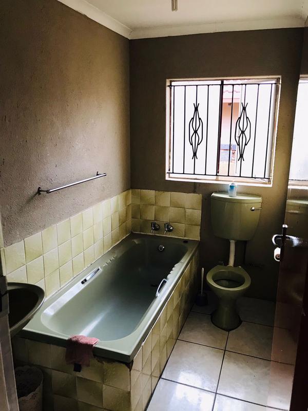 5 Bedroom Property for Sale in Diepkloof Gauteng
