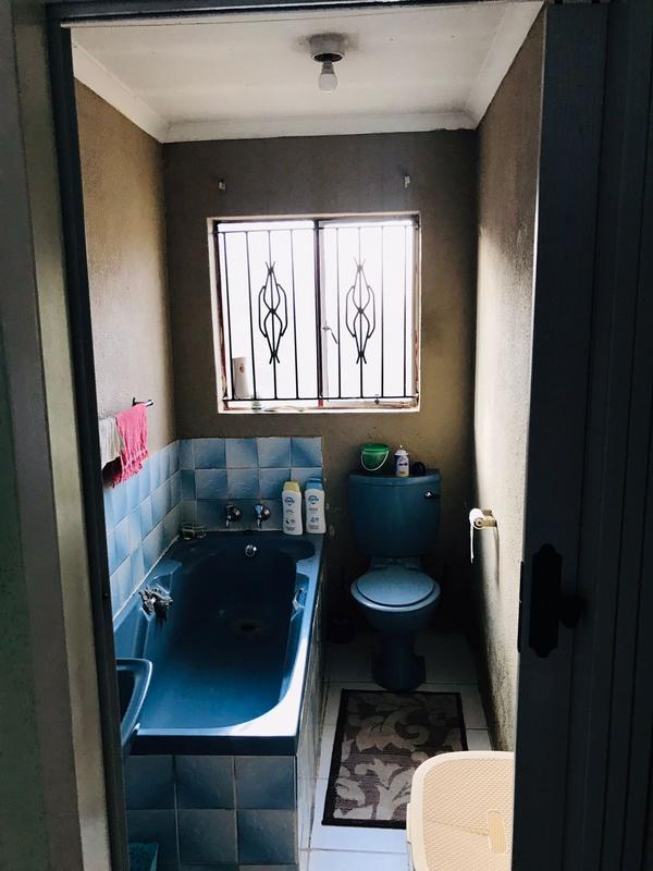 5 Bedroom Property for Sale in Diepkloof Gauteng