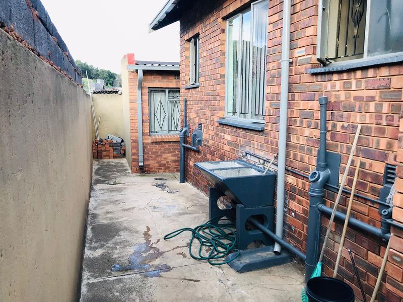 5 Bedroom Property for Sale in Diepkloof Gauteng