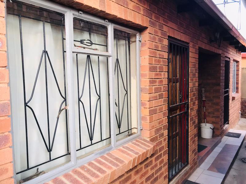 5 Bedroom Property for Sale in Diepkloof Gauteng