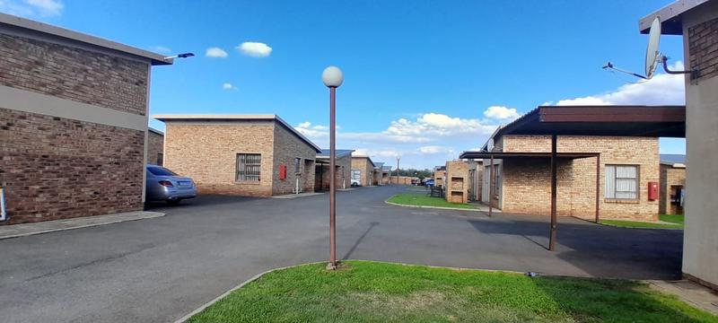 2 Bedroom Property for Sale in Bonanne Gauteng