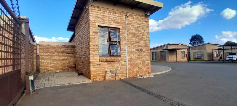 2 Bedroom Property for Sale in Bonanne Gauteng