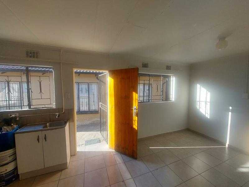 To Let 1 Bedroom Property for Rent in Ebony Park Gauteng