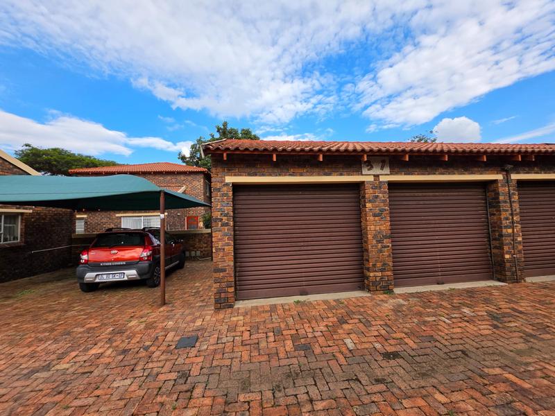 3 Bedroom Property for Sale in Weltevreden Park Gauteng