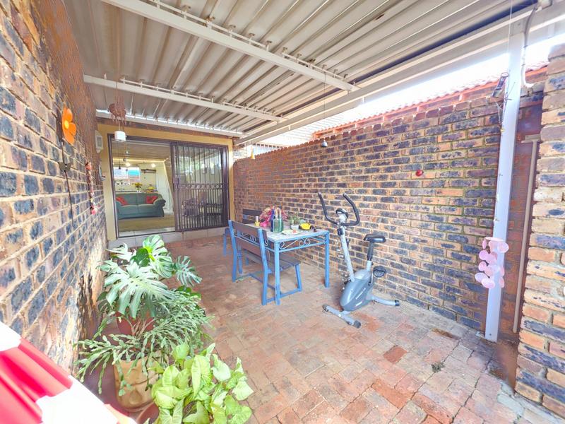 3 Bedroom Property for Sale in Weltevreden Park Gauteng