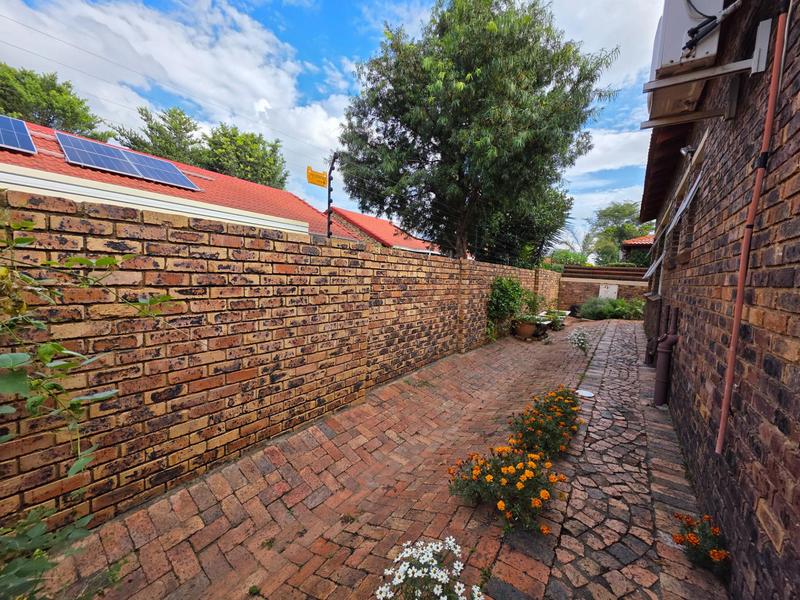 3 Bedroom Property for Sale in Weltevreden Park Gauteng
