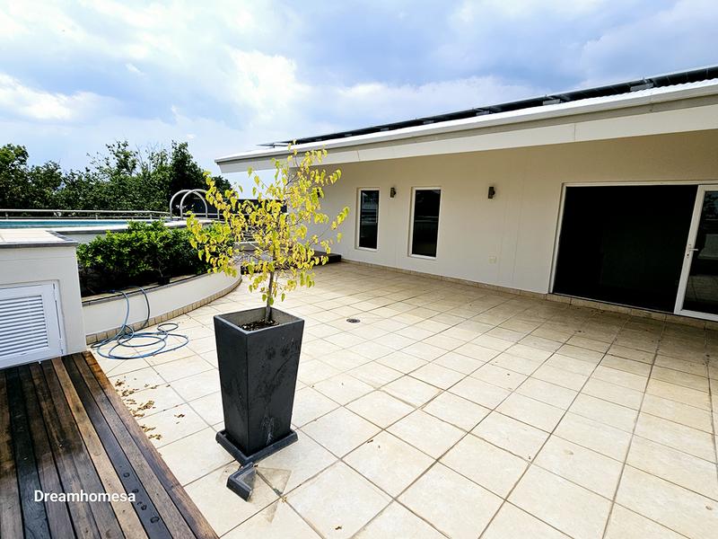 To Let 3 Bedroom Property for Rent in Illovo Gauteng